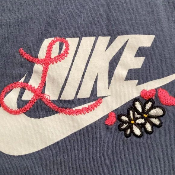 Nike T shirt - Picture 3 of 4